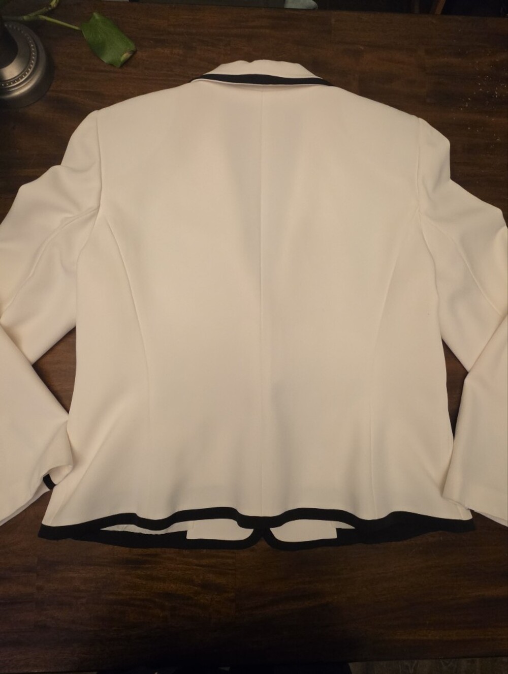 Tahari Arthur S. Levine Cream Blazer with Black Trim Contrast - Size 16 - Picture 2 of 6